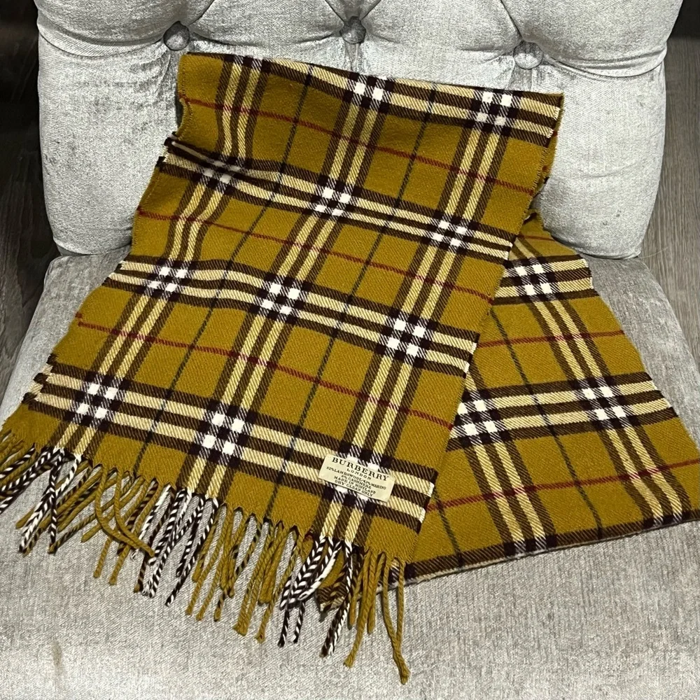 Authentic Burberry London Scarf - EUC - Picture 8 of 8